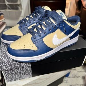 Nike Men’s Low-Top Sneakers in Navy and Cream with White Swoosh